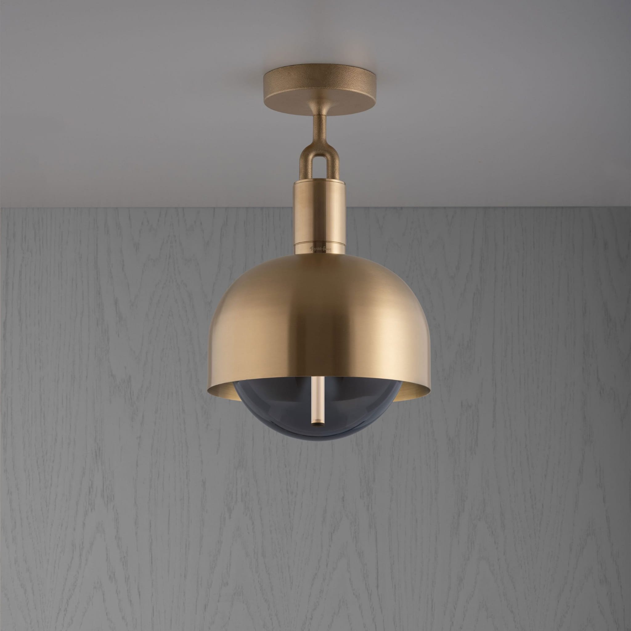 Lampa sufitowa Forked M z osłoną Mosiężną i Dymionym Kloszem