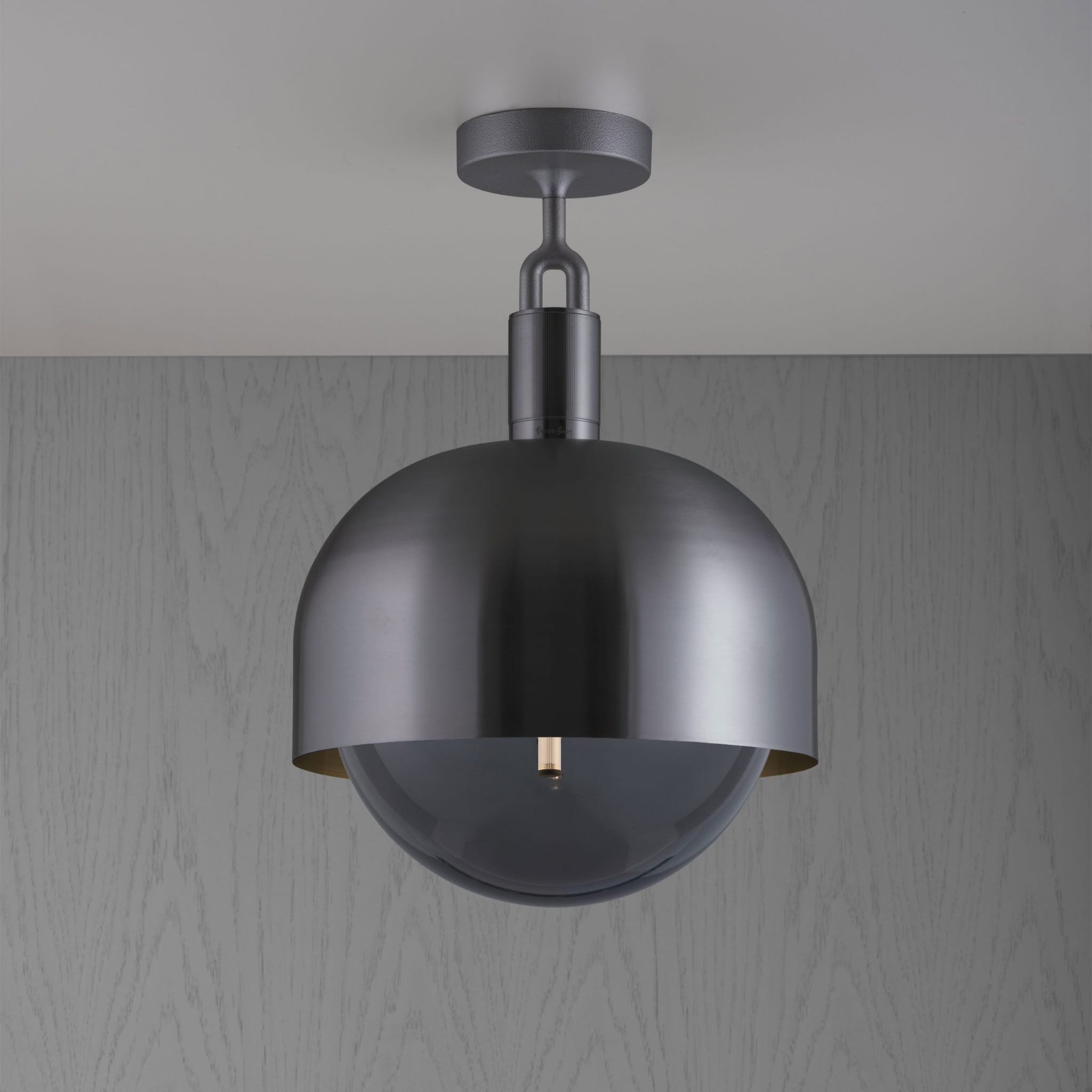 Lampa sufitowa Forked L z osłoną ową i Dymionym Kloszem