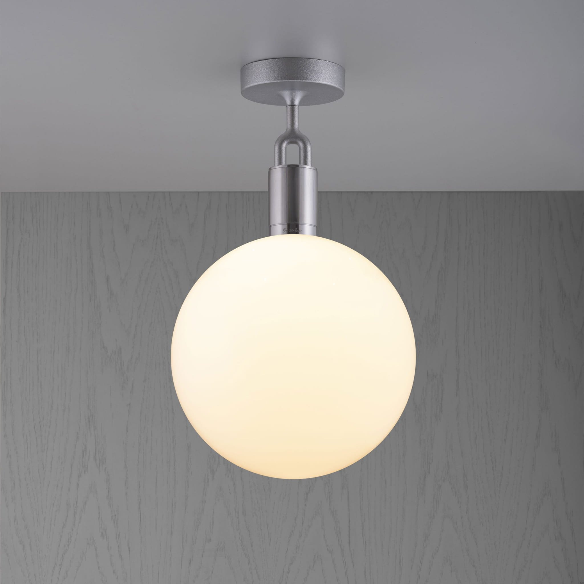 Lampa sufitowa z kloszem Forked L z Mlecznym Kloszem