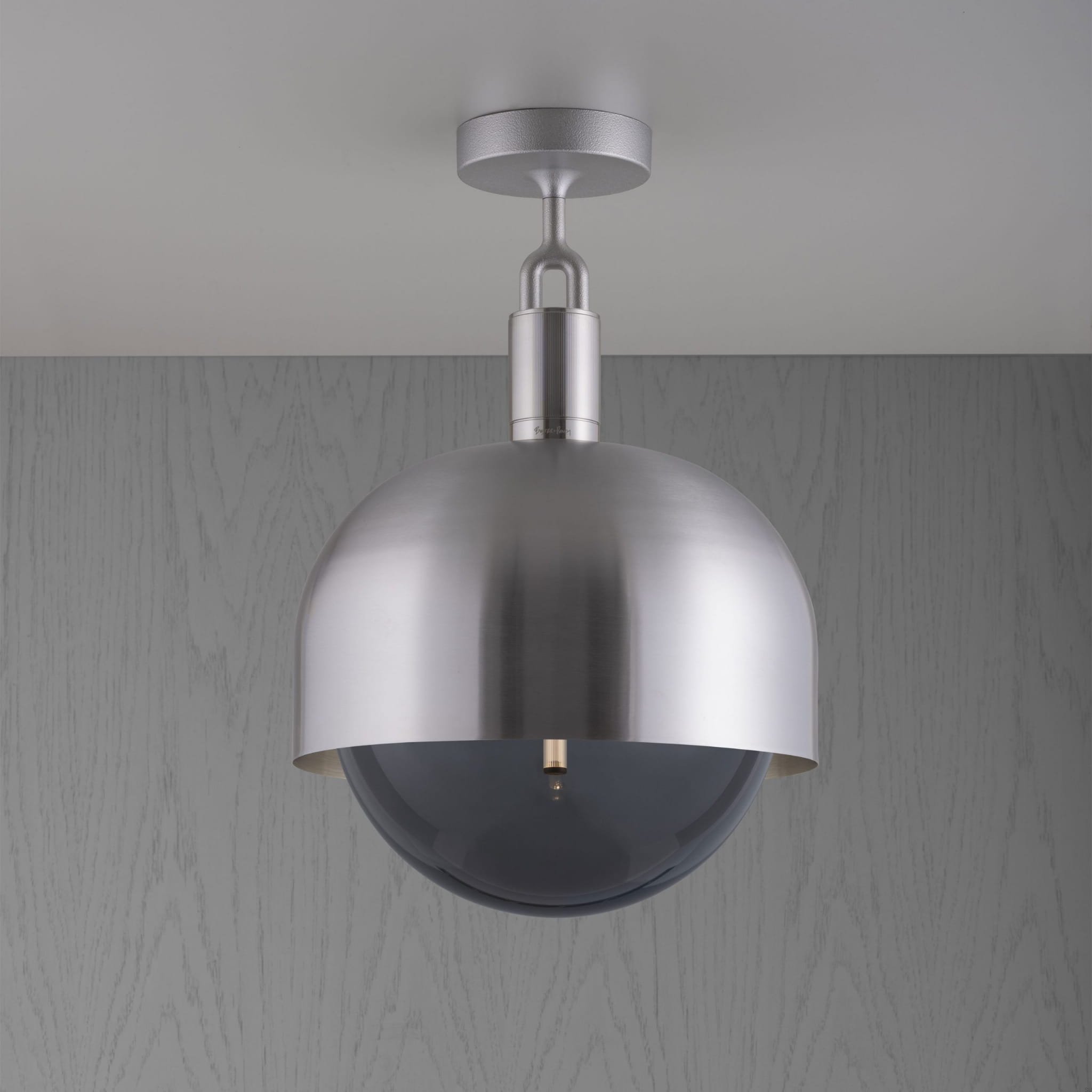 Lampa sufitowa Forked L z osłoną ową Srebrną i Dymionym Kloszem
