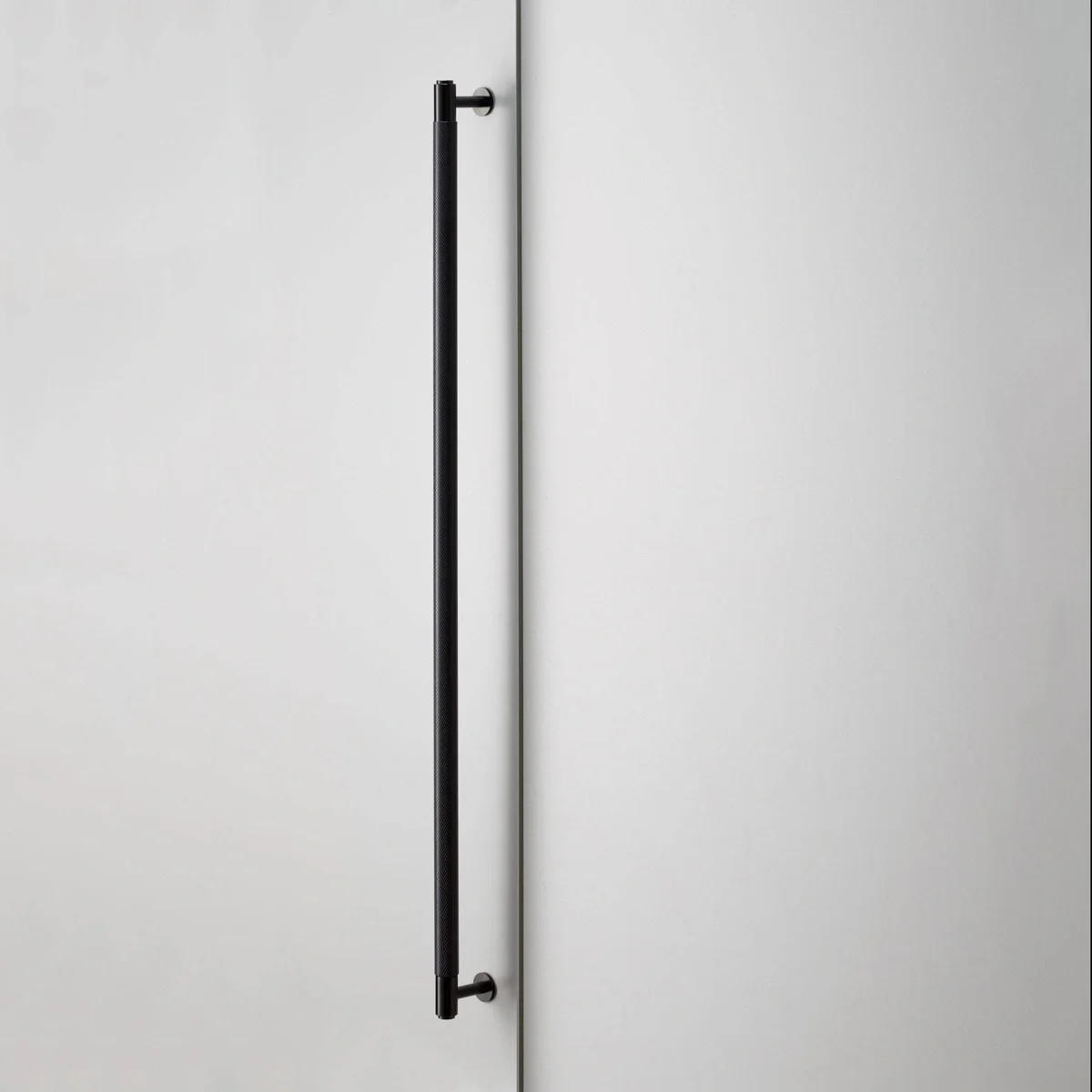 Uchwyt meblowy podłużny Pull Bar Cross 724 – Czarny