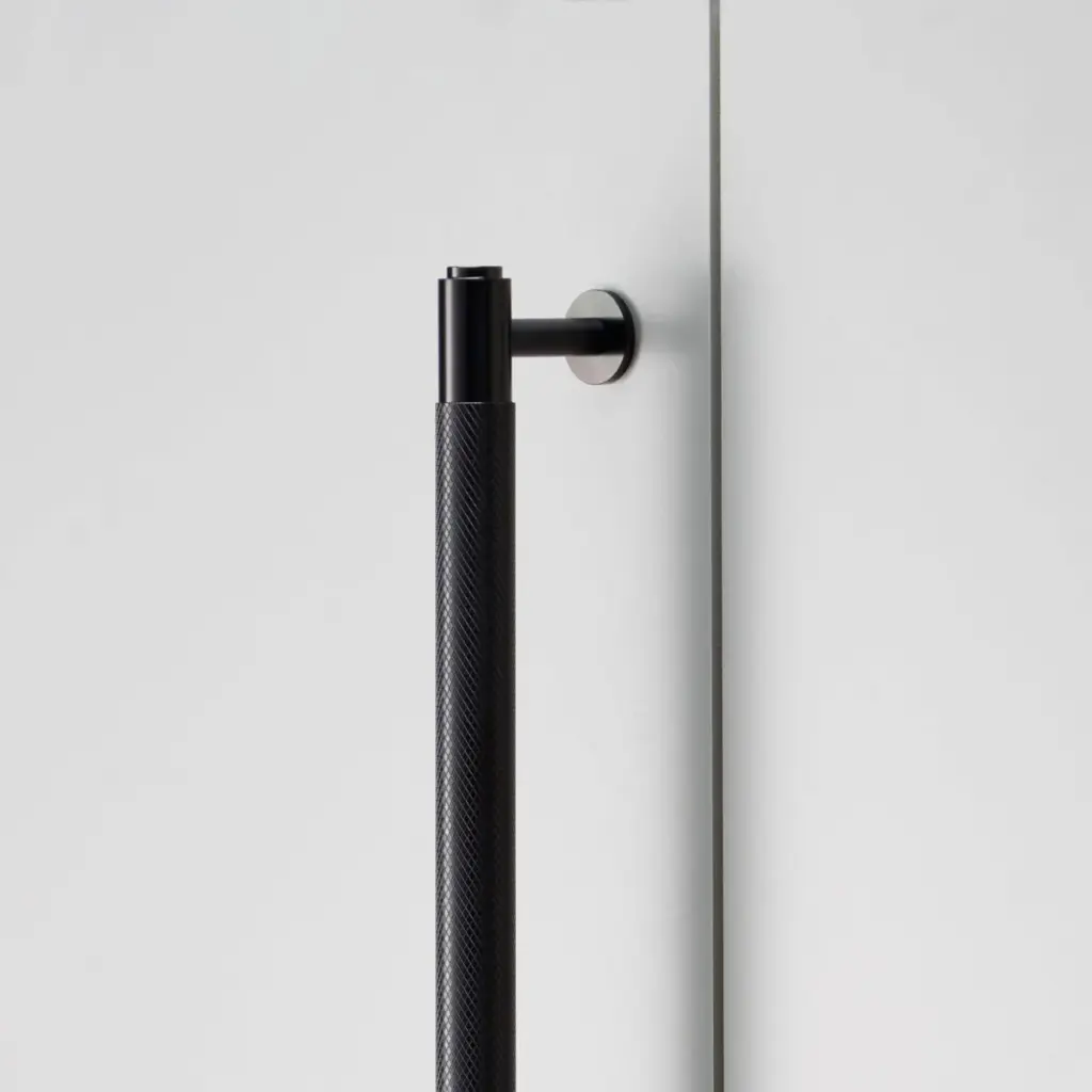 Uchwyt meblowy podłużny Pull Bar Cross 724 – Czarny