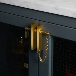 Uchwyt meblowy z zamkiem Precious Bar 70 – Złoty