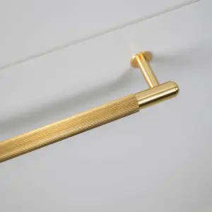 Uchwyt meblowy podłużny Pull Bar Linear 125 – Złoty