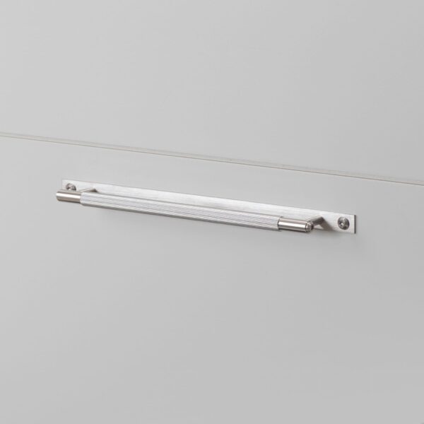 Uchwyt meblowy podłużny z podkładką Linear Plate 225 – Srebrny