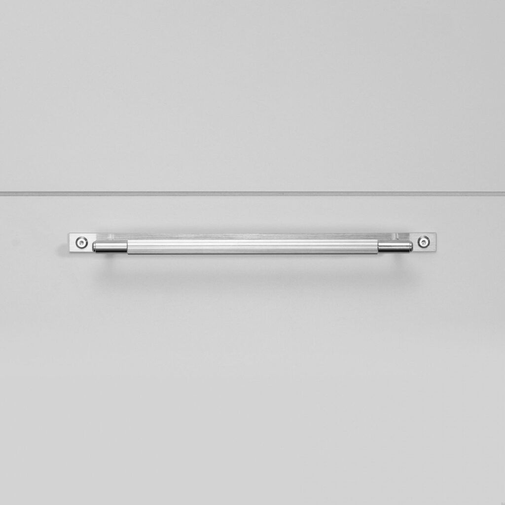 Uchwyt meblowy podłużny z podkładką Linear Plate 225 – Srebrny