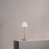 Cotswold mała plisowana lampa stołowa biały alabaster – Satynowy nikiel