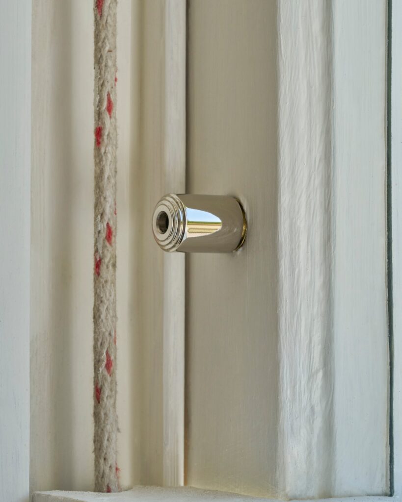 Belmont para blokad do okna typu Sash – Polerowany nikiel