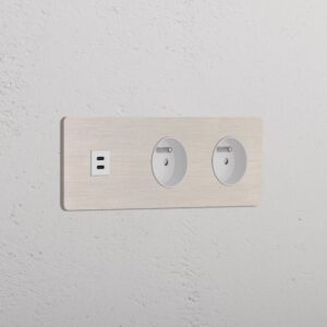 Grove Gniazdo USB-C 30 W i francusko/belgijskie typu E x 2 w potrójnej ramce – Satynowy nikiel, Biały