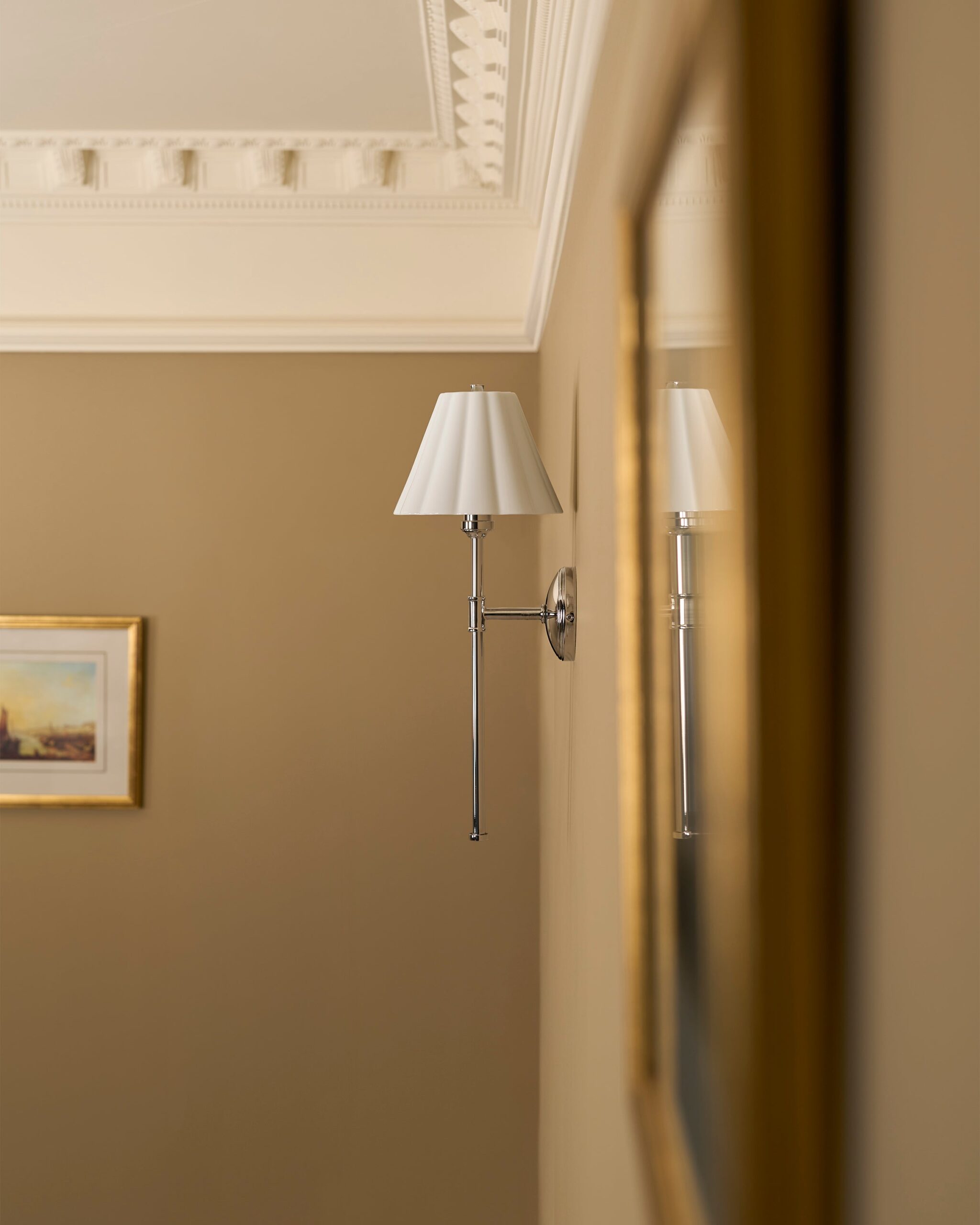 Cotswold kinkiet ścienny z delikatną porcelaną – Polerowany nikiel