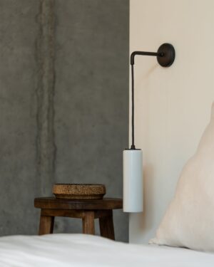Claremont mały, wiszący kinkiet ścienny z delikatną porcelaną – Brąz