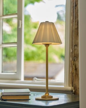 Cotswold lampa stołowa z delikatną porcelaną z możliwością ładowania – Antyczny mosiądz