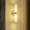 Claremont średni kinkiet ścienny z delikatną porcelaną – Polerowany nikiel