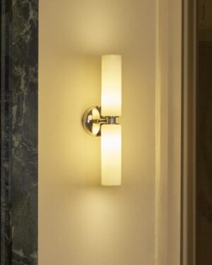Claremont średni kinkiet ścienny z delikatną porcelaną – Polerowany nikiel