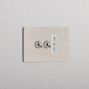 Grove 3-Module 2x Toggle Switch & 1x Bipasso Socket – Satynowy nikiel, Biały