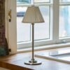 Cotswold plisowana lampa stołowa biały alabaster z możliwością ładowania – Satynowy nikiel