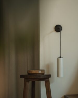 Claremont mały, wiszący kinkiet ścienny z delikatną porcelaną – Brąz