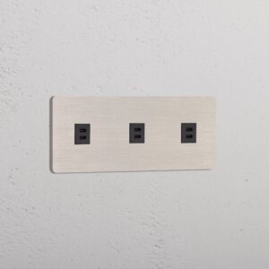 Grove Gniazdo USB-C 30 W x 3 w potrójnej ramce – Satynowy nikiel, Czarny