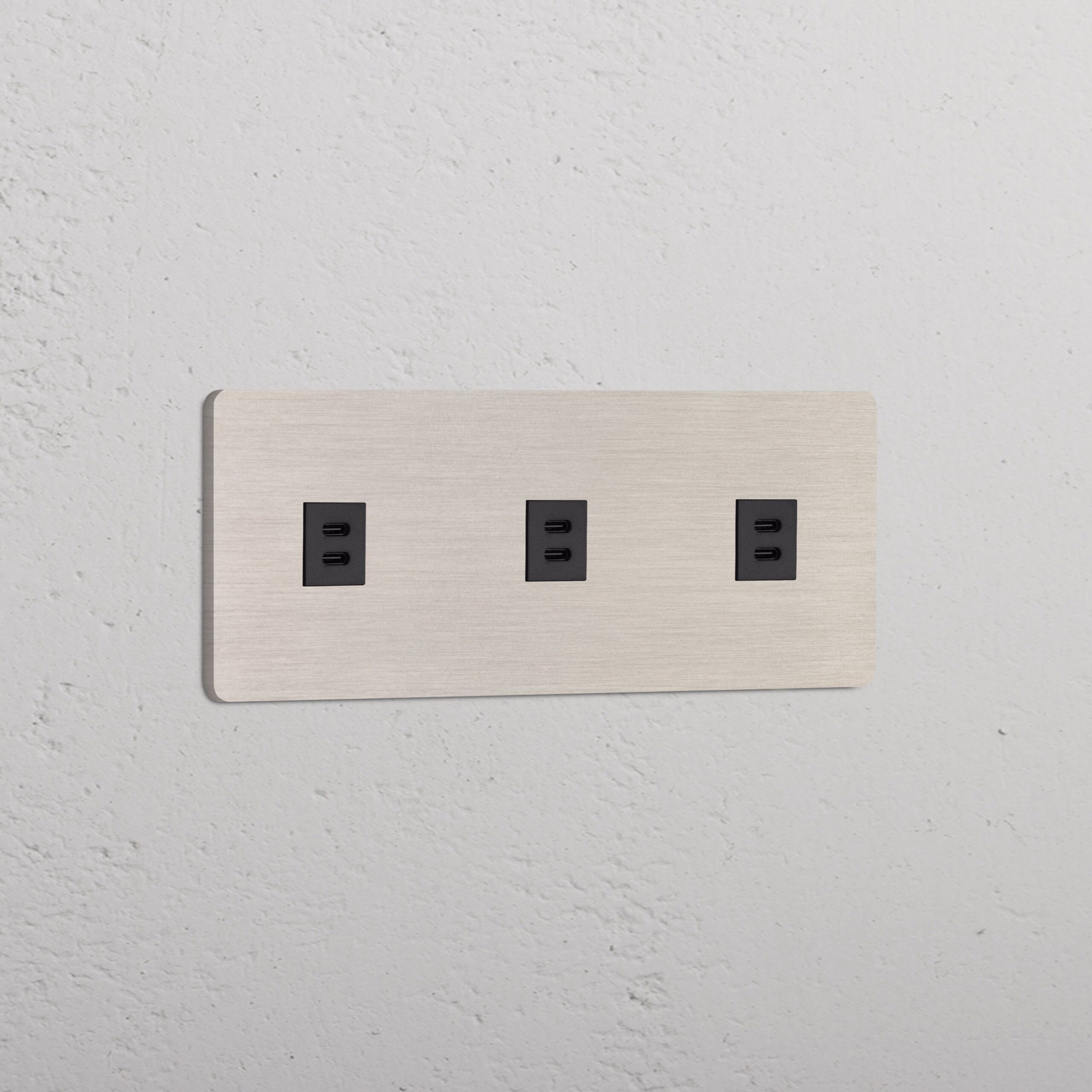 Grove Gniazdo USB-C 30 W x 3 w potrójnej ramce – Satynowy nikiel, Czarny