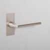 Clayton stała klamka do drzwi z krótkim szyldem – Satynowy nikiel