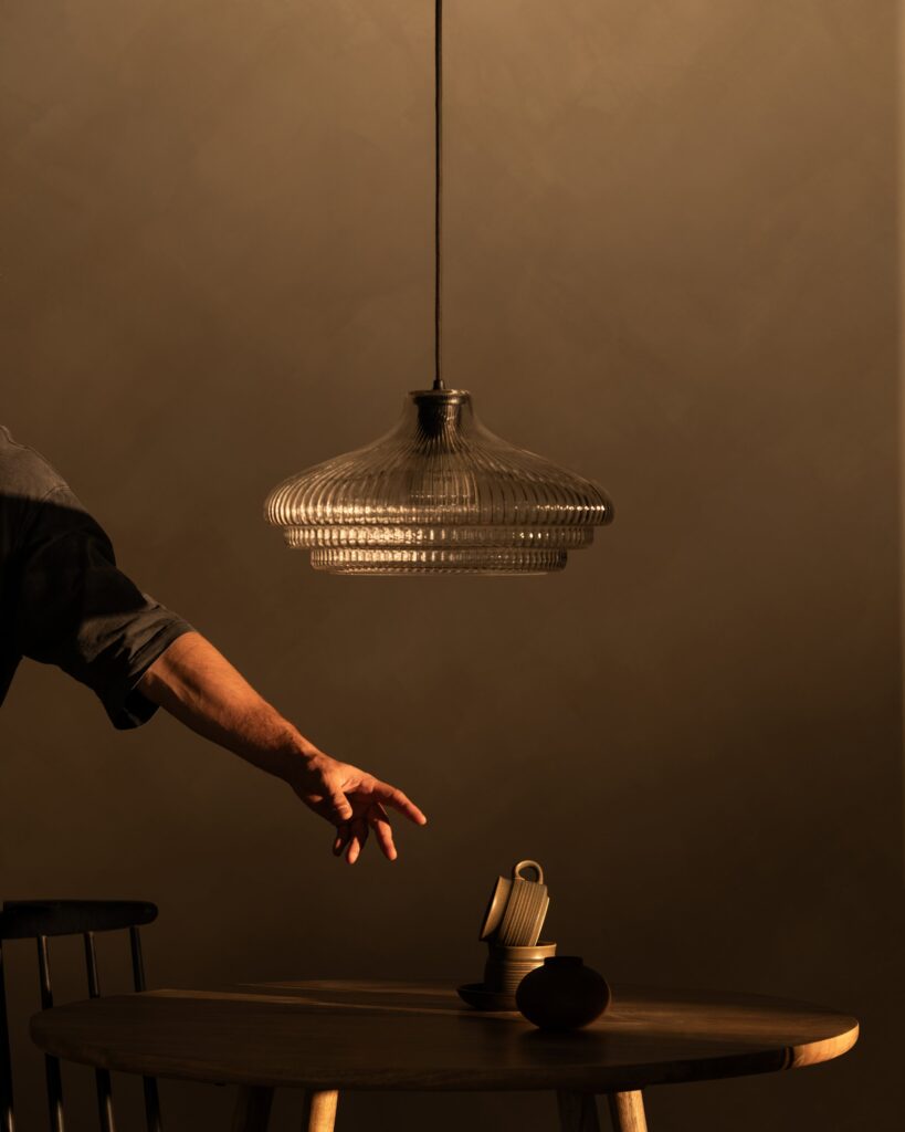 Brookfield duża lampa wisząca z ryflowanym szkłem – Brąz