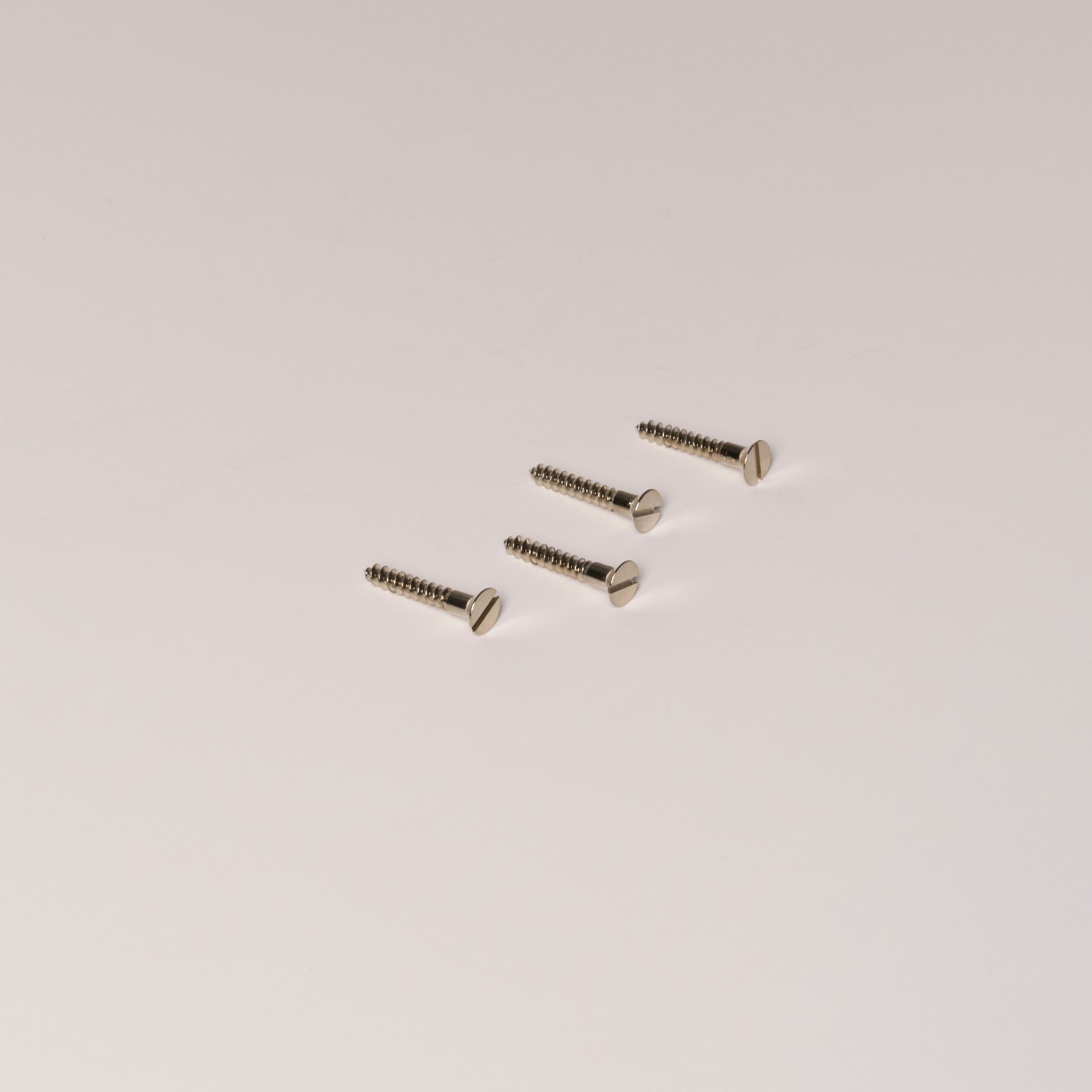 Wkręt samogwintujący do drewna 4 mm x 25 mm do okuć okiennych/zamków i zatrzasków x4 – Satynowy nikiel