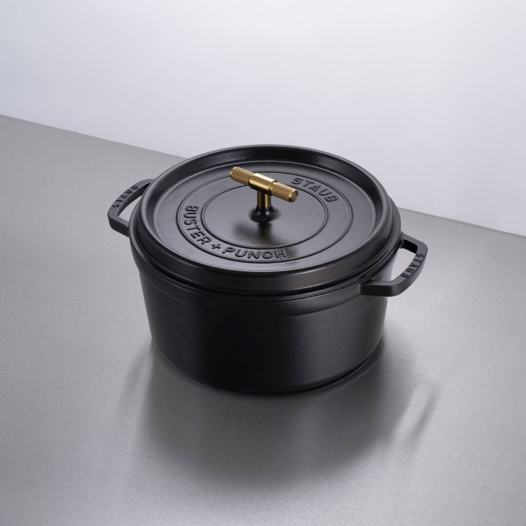 Garnek Cocotte Staub 6.7 L z m radełkowanym uchwytem – Czarny