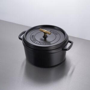 Garnek Cocotte Staub 6.7 L z m radełkowanym uchwytem – Czarny