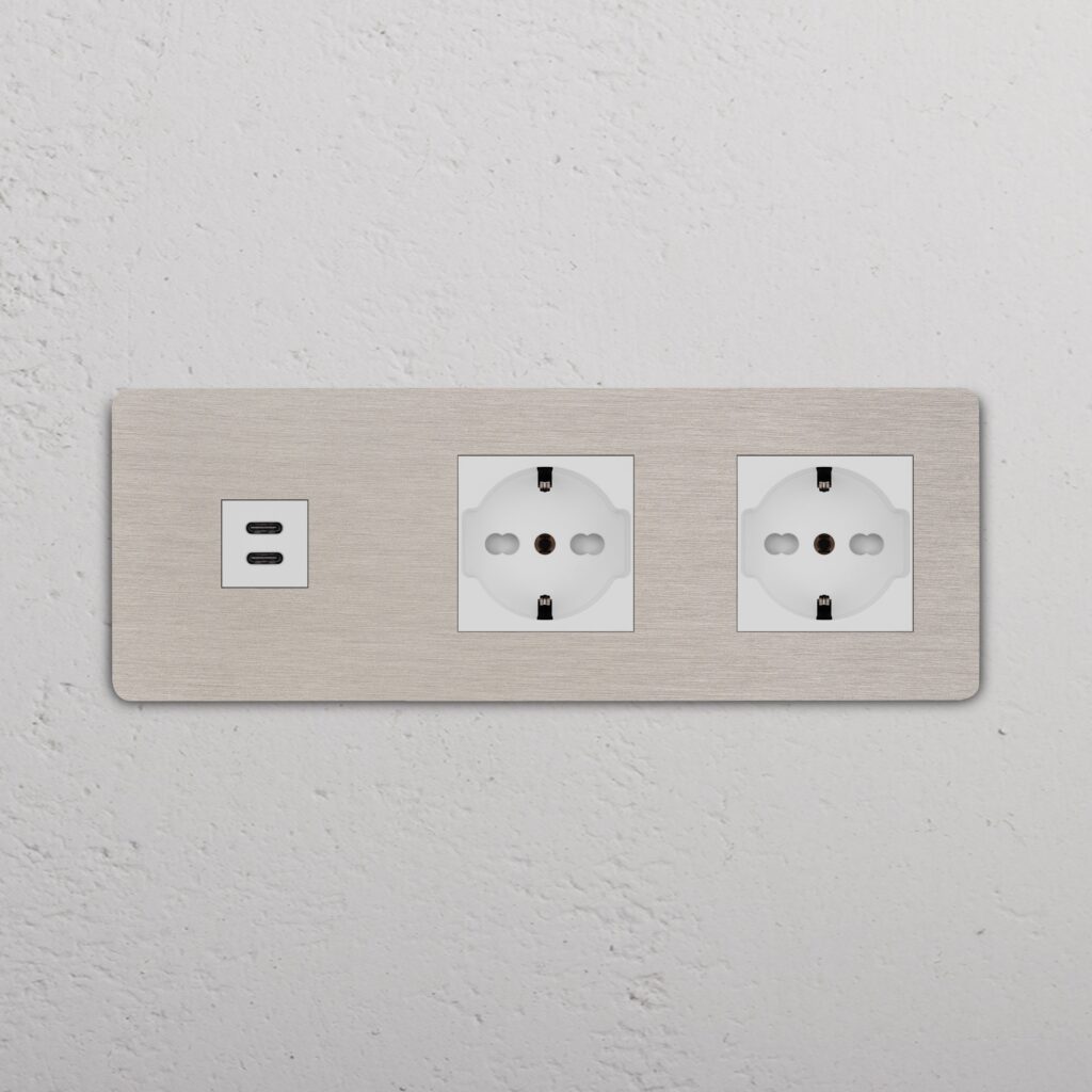 Grove Gniazdo USB-C 30 W i Schuko/Bipasso x 2 w potrójnej ramce – Satynowy nikiel, Biały