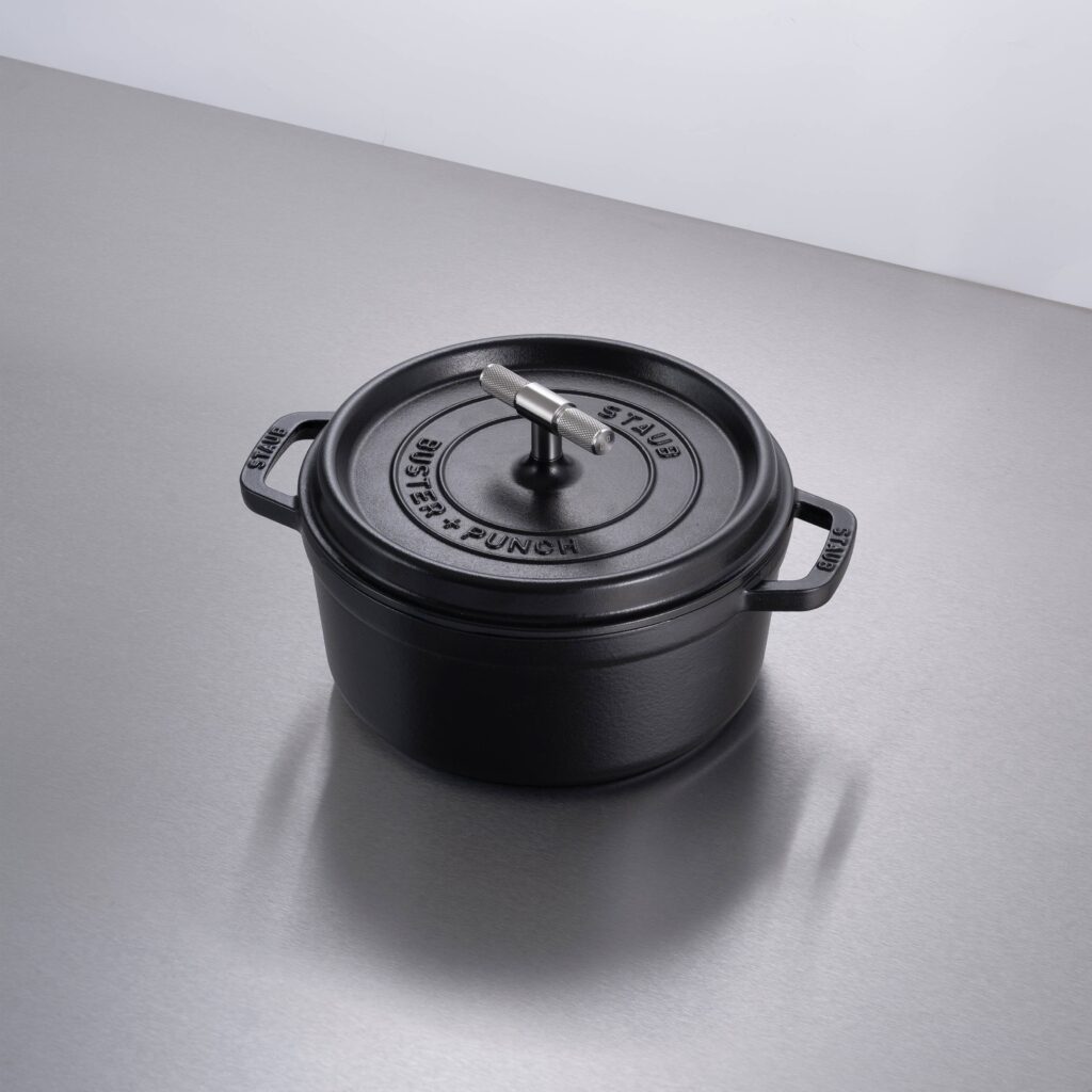 Garnek Cocotte Staub 3.7 L ze m radełkowanym uchwytem – Czarny