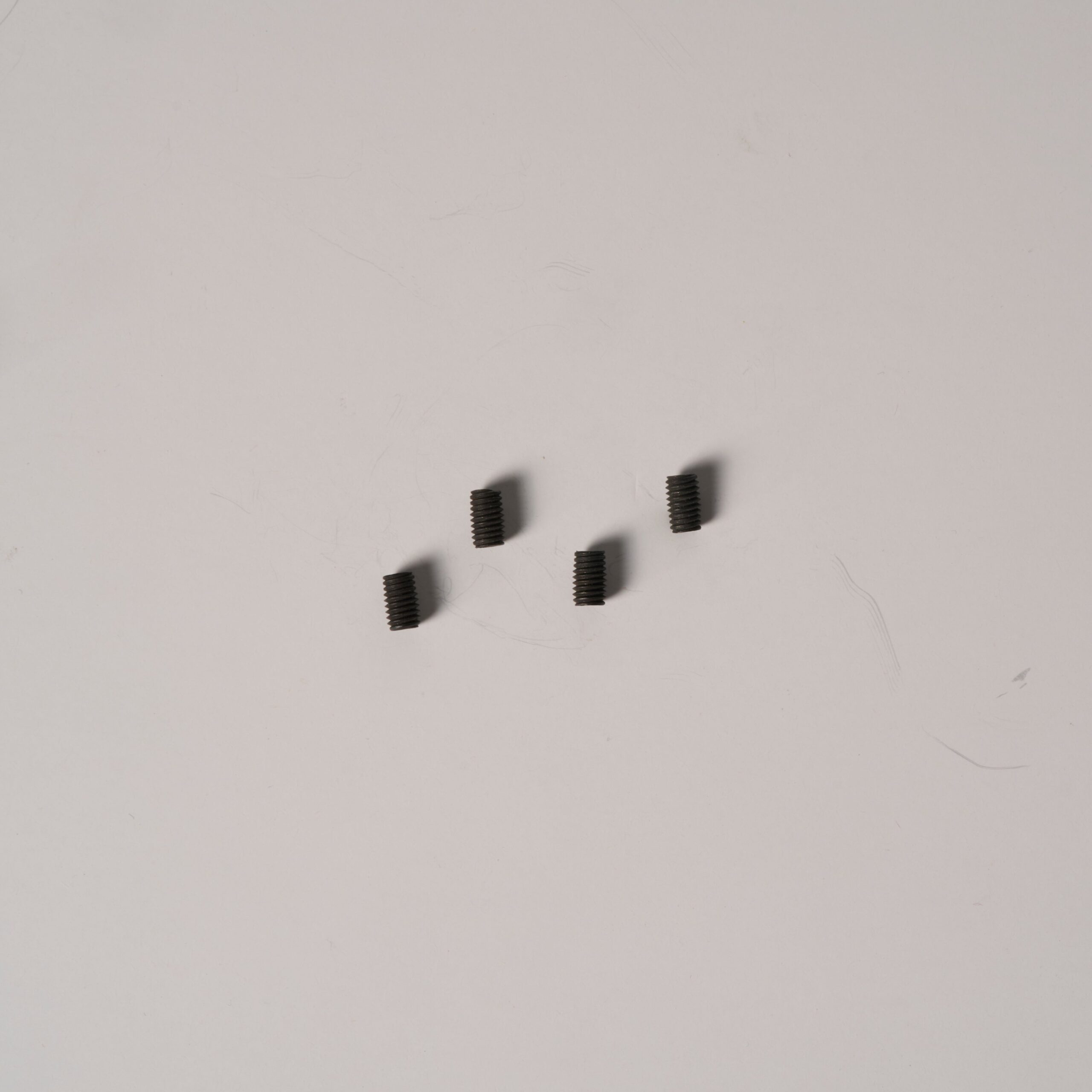 Wkręt do kinkietu M5 x 8 mm x 4 – Brąz