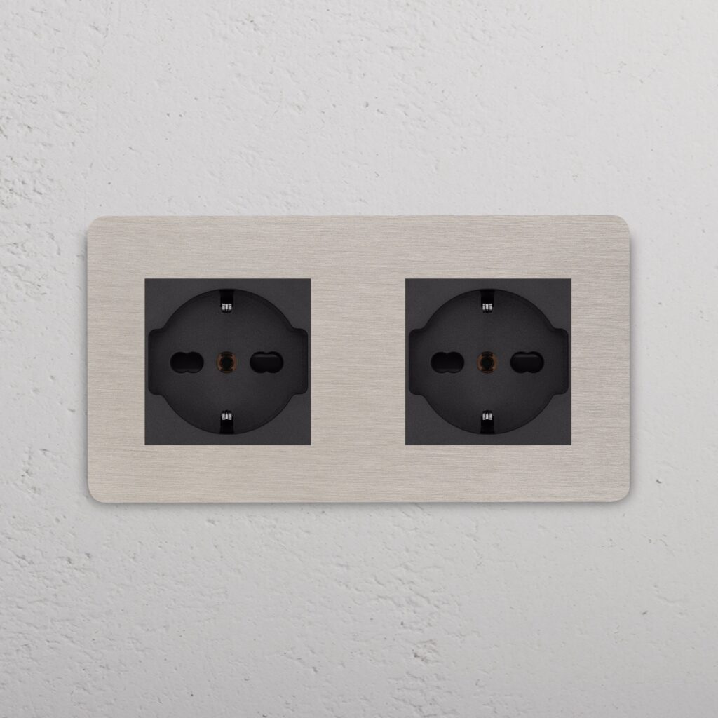 Grove Gniazdo Schuko/Bipasso x 2 w podwójnej ramce – Satynowy nikiel, Czarny