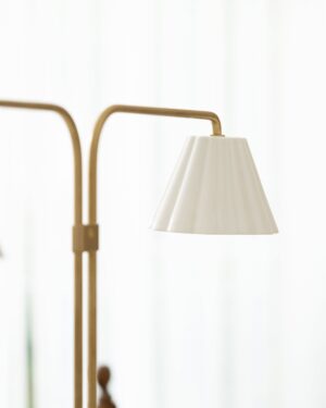 Cotswold podwójna lampa stołowa z delikatną porcelaną – Antyczny mosiądz