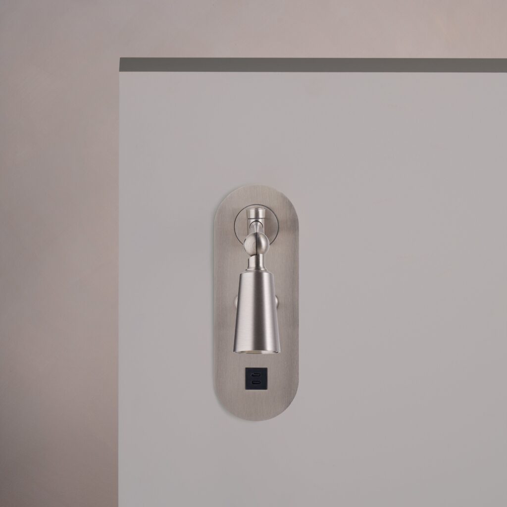 Sloane lampka do czytania z 2 włącznikami dźwigniowymi oraz USB-C – Satynowy nikiel