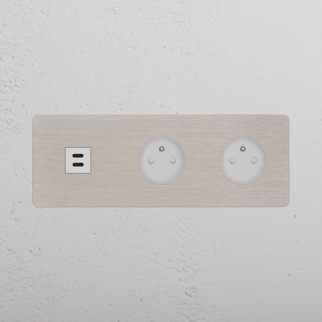 Kew Gniazdo USB-C 30 W i francusko/belgijskie typu E x 2 w potrójnej ramce – Satynowy nikiel, Biały