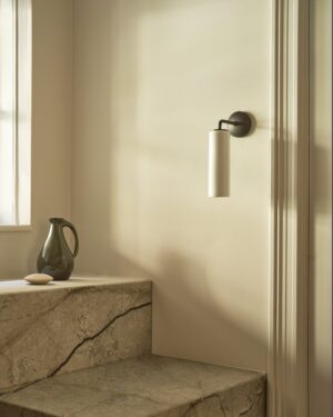 Claremont mały kinkiet ścienny z delikatną porcelaną – Brąz