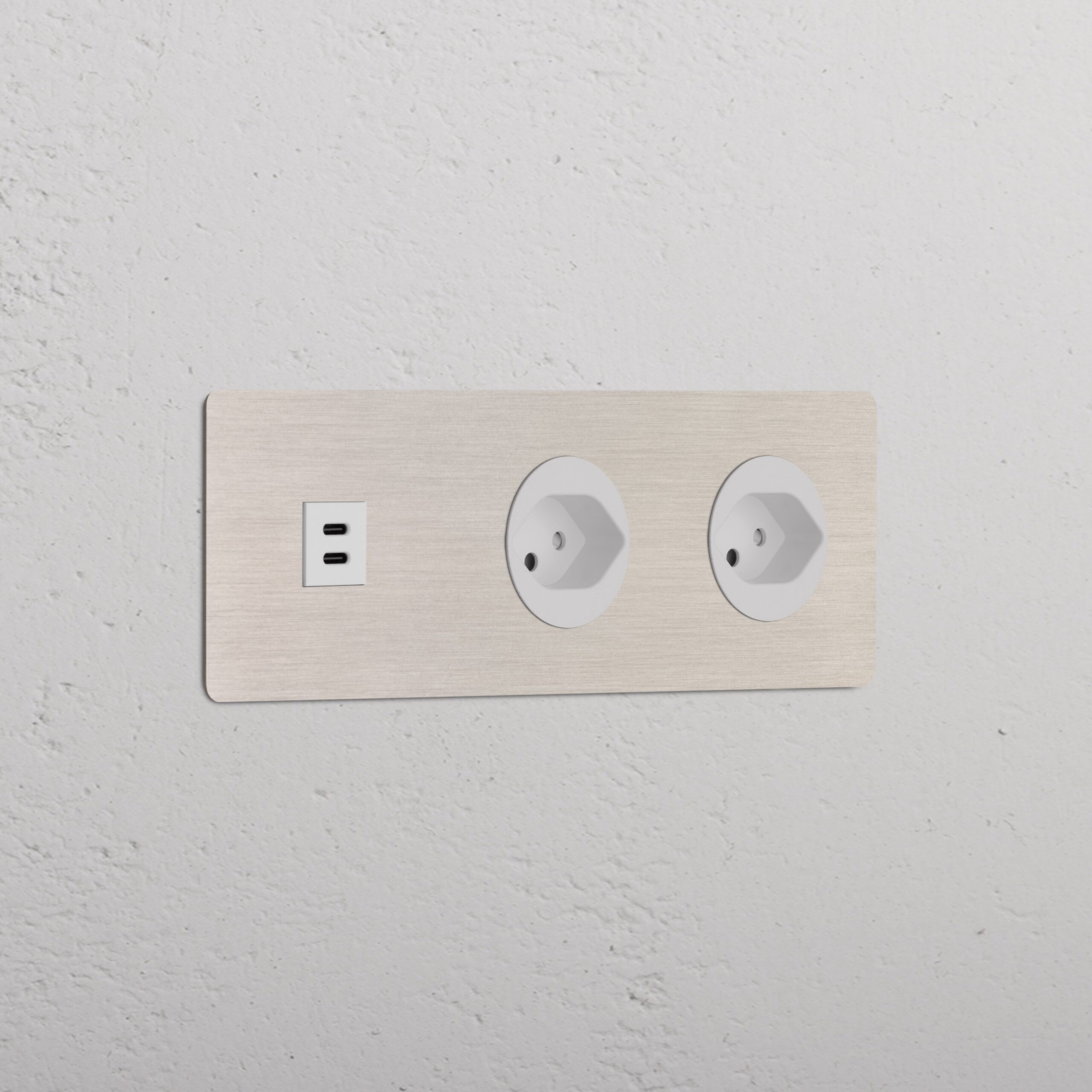 Kew Gniazdo USB-C 30W i szwajcarskie typu J x 2 w potrójnej ramce – Satynowy nikiel, Biały