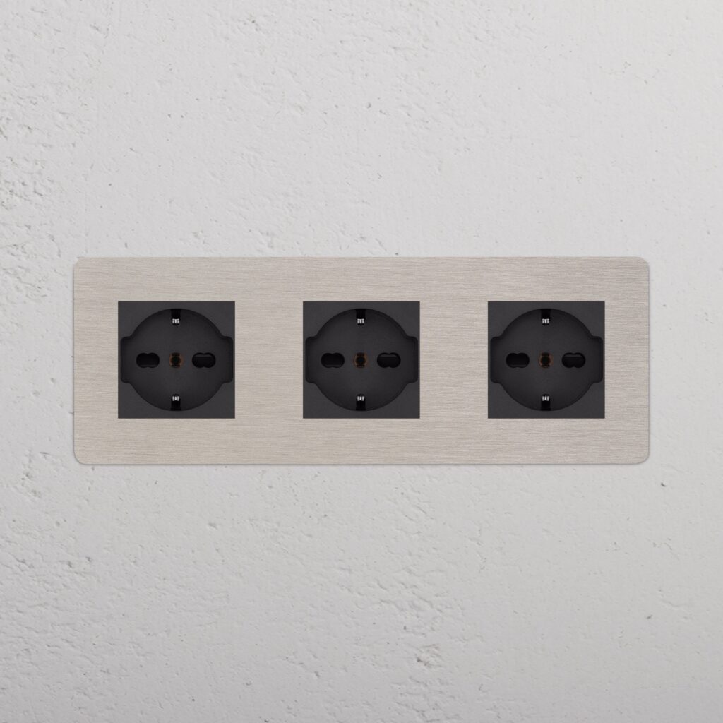 Kew Gniazdo Schuko/Bipasso x 3 w potrójnej ramce – Satynowy nikiel, Czarny
