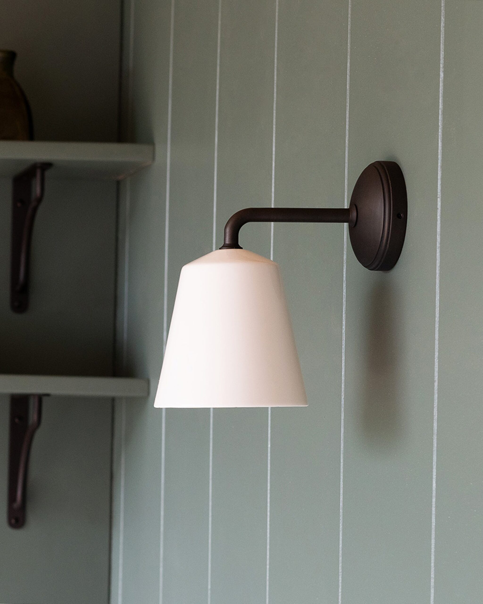 Richmond mały kinkiet ścienny z delikatną porcelaną – Brąz
