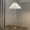 Cotswold średnia lampa stołowa z delikatną porcelaną – Polerowany nikiel
