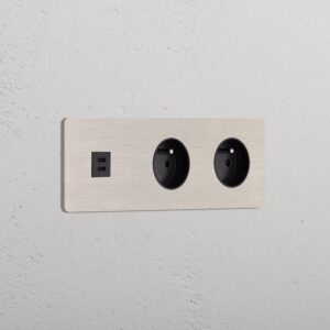 Grove Gniazdo USB-C 30 W i francusko/belgijskie typu E x 2 w potrójnej ramce – Satynowy nikiel, Czarny