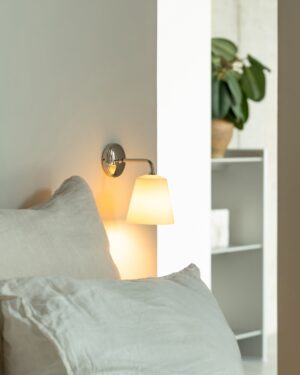 Richmond mały kinkiet ścienny z delikatną porcelaną – Polerowany nikiel
