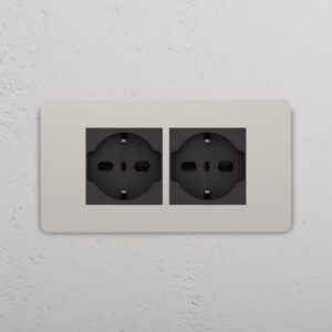 Grove 4-mechanizmowe gniazdo 2x Schuko/Bipasso – Polerowany nikiel, Czarny