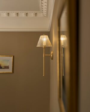 Cotswold kinkiet ścienny z ryflowanym szkłem – Antyczny mosiądz