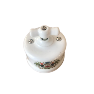 Ceramiczny natynkowy włącznik dzwonkowy zwierny biały ze zdobieniem łowickiego koguta