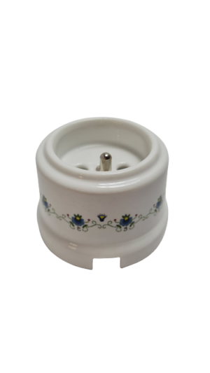 Ceramiczne natynkowe gniazdo French z bolcem uziemiającym  białe z niebieskim zdobieniem kwiatowym