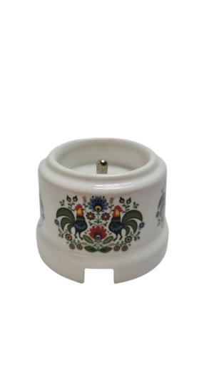 Ceramiczne natynkowe gniazdo French z bolcem uziemiającym  białe ze zdobieniem łowickiego koguta