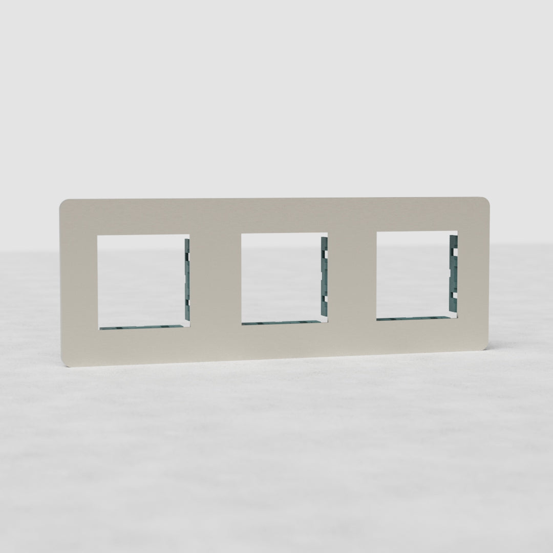 Grove Potrójna ramka modułowa na 3 x 45 mm moduły – Satynowy nikiel
