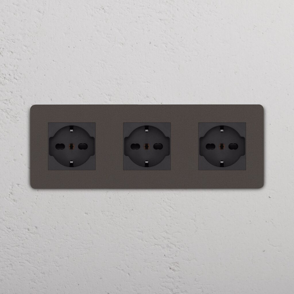 Grove Gniazdo Schuko/Bipasso x 3 w potrójnej ramce – Brąz, Czarny