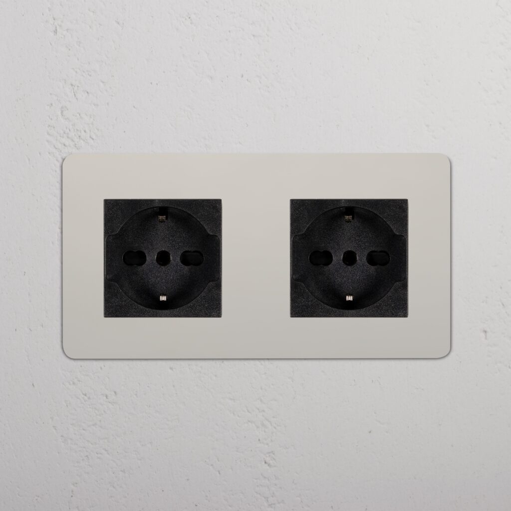 Kew Gniazdo Schuko/Bipasso x 2 w podwójnej ramce – Polerowany nikiel, Czarny
